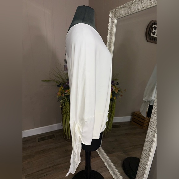 Lola & Sophie • V Neck Batwing Tie Sleeve Blouse - Picture 10 of 13